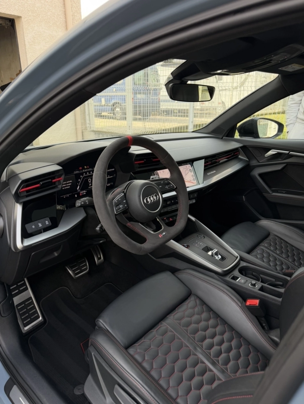 Un intérieur de voiture propre comme neuf, sans bouger de chez vous
